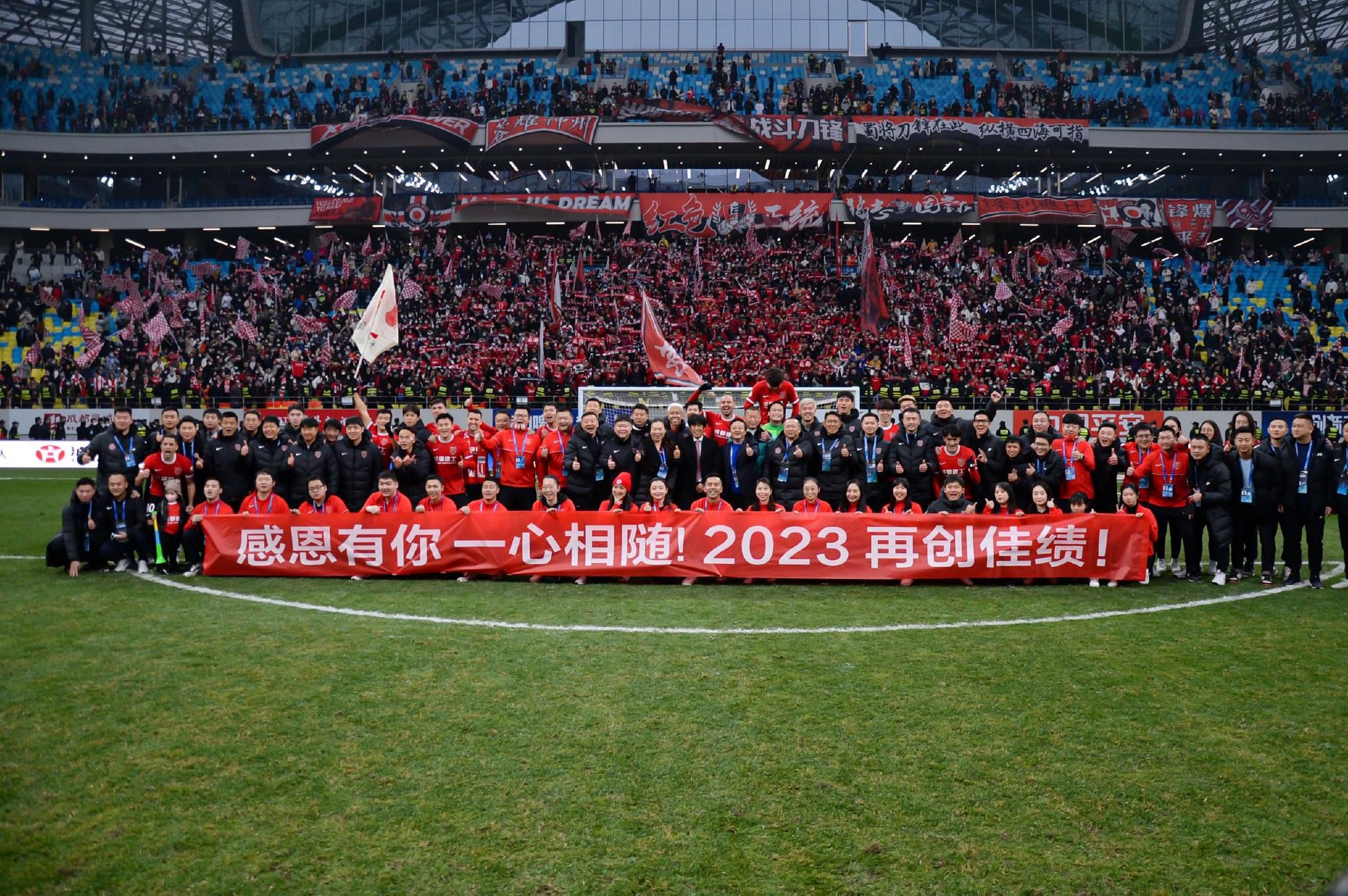 除了先锋实验电影，本届电影节还为广大普通影迷量身选取了广为人知的口碑佳片，特设;星光和;经典这样的单元